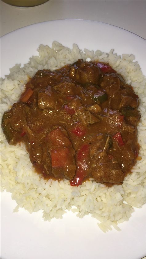 Goulash met rijst Food Captions, Food Babe, Food Therapy, Goulash, Snap Food, Palak Paneer, Delicious Food, Aesthetic Food, Yummy Food