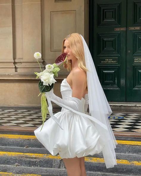 Strapless wedding dress with gloves