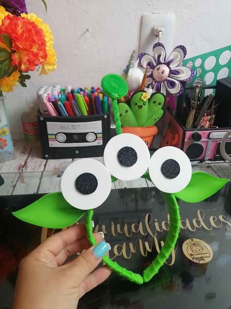 Toy Story Headband, Toy Story Alien Costume, Disfraz Toy Story, Alien Headband, Diy Fantasia, Toy Story Costumes, Trio Halloween Costumes, Headpiece Diy, Toy Story Alien