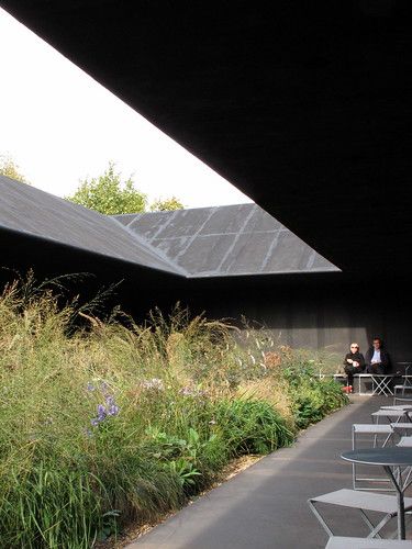 Zumthor Architecture, Serpentine Gallery Pavilion, Therme Vals, Serpentine Pavilion, Black Houses, Piet Oudolf, Peter Zumthor, Patio Interior, Chinese Architecture