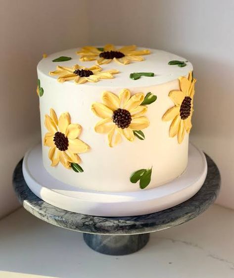 Sunflower Cake Design, Sunflower Birthday Cakes, Birthday Cake Quotes, Cake Maker, Simple Cake Designs, Funny Birthday Cakes, Mini Cakes Birthday, Creative Birthday Cakes, Simple Birthday Cake