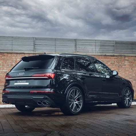 If you're looking for a 7 seater SUV then this Audi SQ7 Vorsprung should be high up your list. Audi Sq7 2020, Audi 7 Seater, 7 Seater Cars, Audi Q, Audi Sq7, 7 Seater Suv, Trunk Ideas, Cool Truck Accessories, Car List