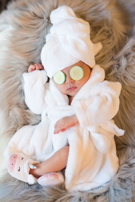 #adorable #bath #bathrobe #cap #client #client39s #cucumb #newborn #pamper #baby #babygirl #babyboy #babyphotography #babyphotos #concept #conceptart #bebek #bebekfotoğrafkonsepti #bebekfotoğrafları طفلة حديثة الولادة, Idee Babyshower, Newborn Baby Photoshoot, Baby Shoot, Newborn Baby Photos, Baby Sleep Problems, Foto Baby, Newborn Shoot, Newborn Props