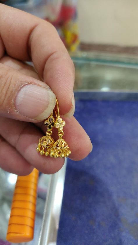 Gold Jhumka Earrings Daily Wear, Mini Jhumkas Gold, Small Jumkas For Daily Use, Gold Jhumka Earrings Indian Bridal, Gold Earrings For Kids Baby, Bugadi Earring Design In Gold, 3 Grams Gold Earrings Indian Daily Wear, Eyerings Fashion, Jumkas Gold In 10 Grams