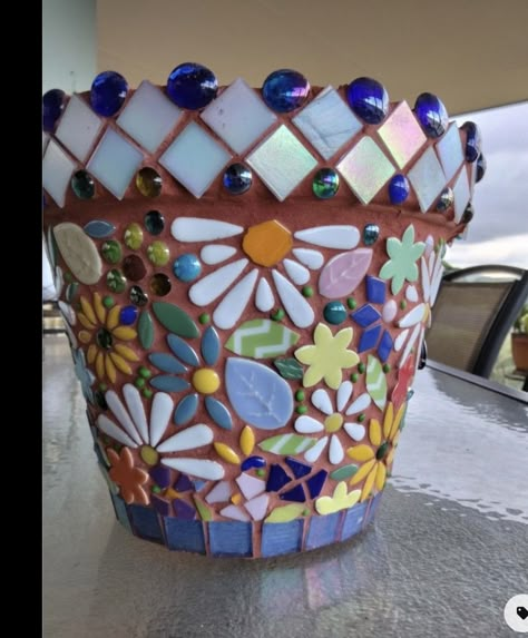 Mosaic Pots Planters, Pot Mosaic, Broken China Crafts, Terracotta Garden, Mosaic Pot, Mosaic Planters, Mosaic Tiles Crafts, Mosaic Art Diy, Mosaic Pots