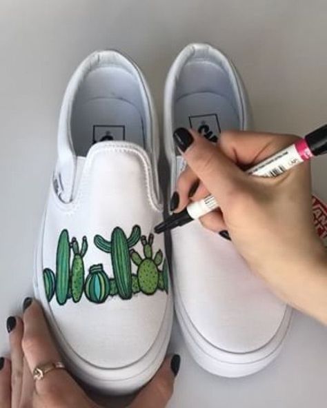 Canvas Shoes Diy, Vans Shoes Fashion, Vans Painted, Vans Custom, Custom Vans Shoes, Painted Shoes Diy, Shoe Makeover, Painted Canvas Shoes, Painted Vans