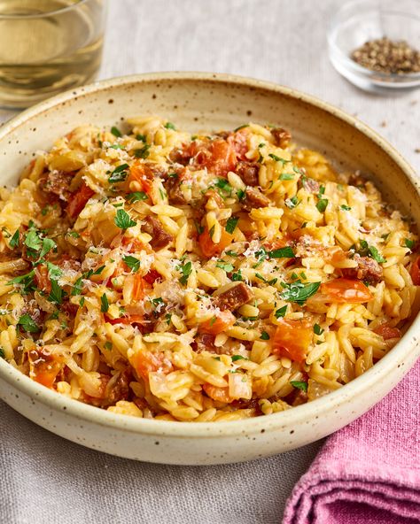 Recipe: Cheesy Tomato Chorizo Orzo Skillet — Recipes from The Kitchn Chorizo Orzo, Chorizo Recipes Dinner, Orzo Skillet, Cheesy Orzo, Orzo Dishes, Orzo Recipe, Tomato Recipe, Chorizo Recipes, Orzo Recipes