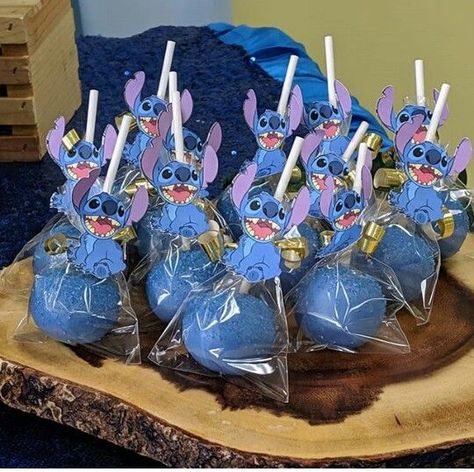 Stitch First Birthday, Lilo And Stitch Cake, ليلو وستيتش, Lilo And Stitch Merchandise, Stitch Cake, First Birthday Boy, Lilo And Stitch Drawings, Hawaiian Birthday Party, Disney Baby Shower