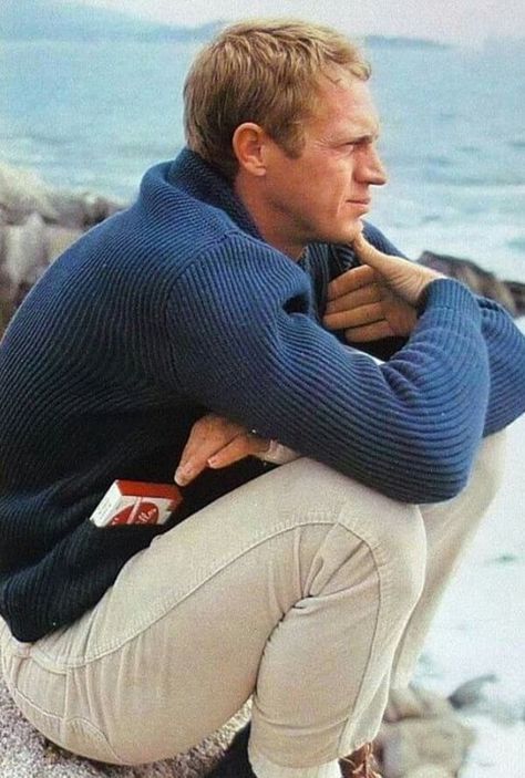 New alternatives for the King of Cool's classic blue shawl collar cardigan. Steve Mcqueen Style, Steven Mcqueen, Steve Mc, Blue Shawl, Shawl Collar Cardigan, Actrices Hollywood, Foto Vintage, Collar Cardigan, Steve Mcqueen