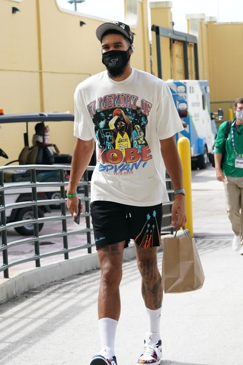 Inicio / Twitter Graphic Tee Outfit Men, Kobe Shirt, League Fits, Nba Outfit, Nba Fashion, Mens Shorts Outfits, Style Outfits Men, Mens Summer Outfits, Bleacher Report