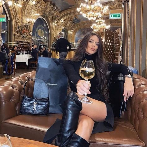 Luxury Lifestyle Women Inspiration, Women Inspiration, Luxury Lifestyle Fashion, Luxury Lifestyle Women, St Patrick's Day Outfit, Lifestyle Women, Luxury Lifestyle Dreams, Foto Poses, Paris Outfits