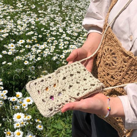 WOOL AND THE GANG’s Instagram photo: “Why have only one 'Buddy Hemp' bag when you can have two? We love these crocheted creations by @playwool ❤️ ・ #knittingaddict #knitting…” Knit Embroidery, Hemp Yarn, Hemp Bag, Wool And The Gang, Diy Yarn, Tutorial Diy, Crochet Bags, Knitting Inspiration, Crochet Yarn