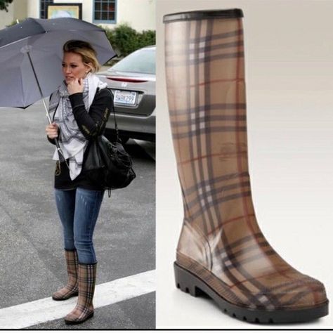 Rain Boot Outfit, Burberry Boots, Burberry Rain Boots, Womens Rubber Boots, Burberry Classic, Burberry Shoes, Burberry Women, Beige Background, Boots Outfit