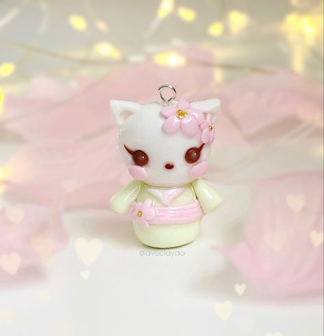 Sanrio Polymer Clay Charms, Kuromi Clay, Gothic Polymer Clay, Kuronuma Sawako, Clay Creatures, Clay Cute, Polymer Clay Kawaii, Clay Keychain, Polymer Clay Flower Jewelry