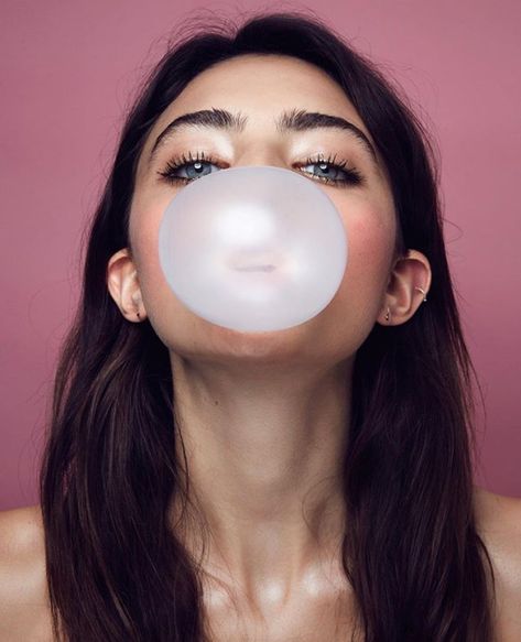 Amelia Zadro, Blowing Bubble Gum, Blowing Bubbles, Australian Models, Make Beauty, Modeling Career, 인물 사진, Model Agency, Bubble Gum