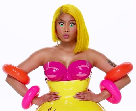 Barbie Tingz Nicki Minaj, Jeremy Scott Moschino, Nicki Minaj Fashion, Paris Hilton Dress, Barbie Tingz, Snl Skits, Nicki Minaj Barbie, Gala Themes, Trixie Mattel