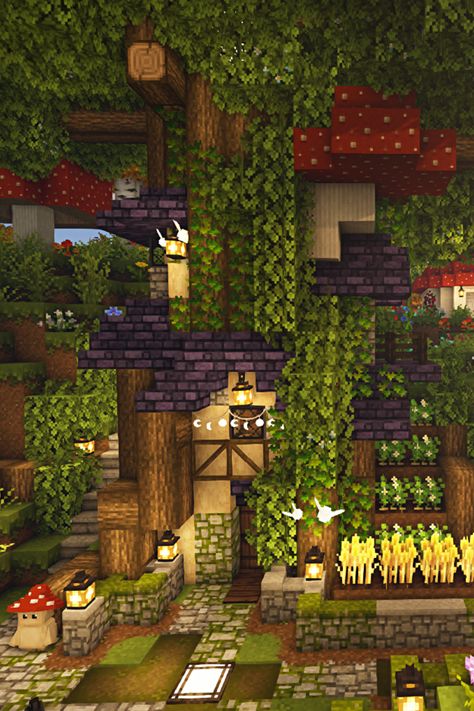 Minecraft Tree House Aesthetic, Minecraft House Fairycore, Minecraft House Ideas Fairycore, Mc Tree House, Minecraft Fairycore House, Minecraft Fairycore Builds, Minecraft Tree House Ideas, Fairycore Minecraft Builds, Minecraft Custom Trees