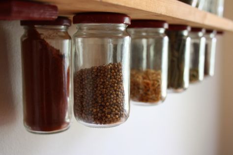 Attach lids to bottom of a shelf and screw jars in -- easy storage and use of otherwise wasted space! Campervan Storage Ideas, Mason Jar Shelf, Storage Hacks Diy, Maximize Small Space, Mason Jar Projects, Hanging Mason Jars, Jar Storage, Kitchen Cabinet Storage, Storage Hacks