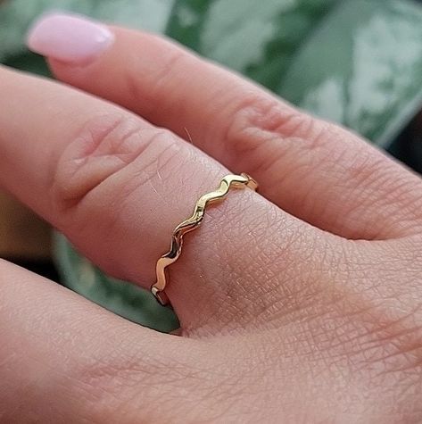 Minimalist Wavy Rings As A Gift, Minimalist Wavy Rings For Gift, Minimalist 14k Gold Wavy Ring, Ocean Wave Ring, Minimalist Jewelry Rings, Latest Gold Ring Designs, Simple Ring Design, Plain Gold Ring, Gold Wave Ring