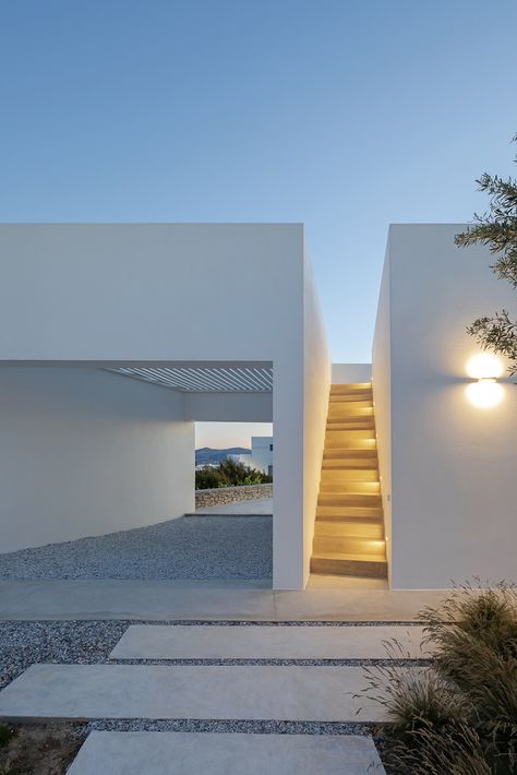 Self Cooling House, Artistic House Interior, Minimalist Architecture Exterior, Minimalistic House Design, Terrace Staircase, Minimal Architecture House, Modern Greek House, White Concrete House, Minimal Houses