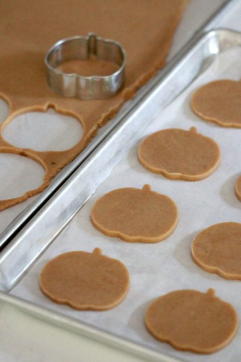 Pumpkin Spice Cut Out Cookie Recipe _ Sweetopia Cut Out Cookie, Cut Out Cookie Recipe, Recipe Pumpkin, Fall Cookies, Fall Treats, Cut Out Cookies, Pumpkin Dessert, Fall Baking, Icing Cookies