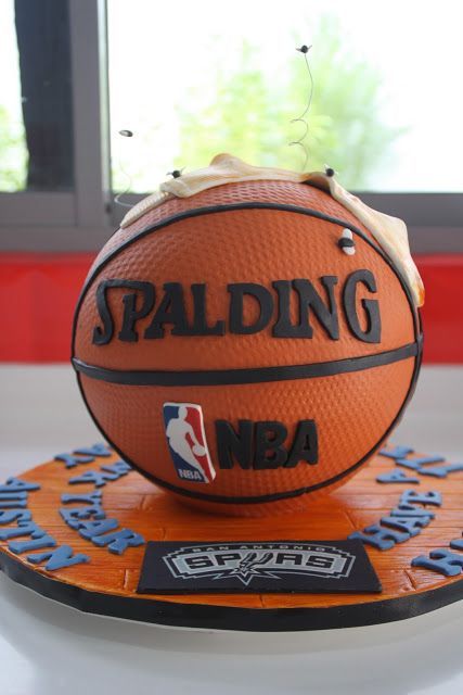 aaw jaja esta bien padre! Cake Basketball, Basketball Birthday Cake, Basketball Cupcakes, Cupcake Tower Cake, Stinky Socks, Sports Themed Cakes, Teen Cakes, Basketball Birthday Parties, Basketball Cake