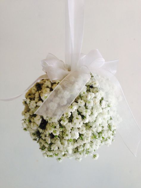 Gypsophila pomander ball Pomander Balls, Wedding Bouquet Charms, Kissing Ball, Bridal Bouquet Flowers, Bouquet Charms, Wedding Menu Template, Flower Ball, Bridesmaid Flowers, Bride Bouquets