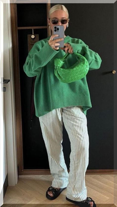 Changing Your Wardrobe Style, Crew Neck Cardigan Outfit, Warm Weather Fall Outfits 2024, Fall Clothes 2024, Green Cardigan Outfit Aesthetic, Scandinavian Fashion Aesthetic, Nyc Night Out Outfit, Summer Layers Outfit, Outfits With Color