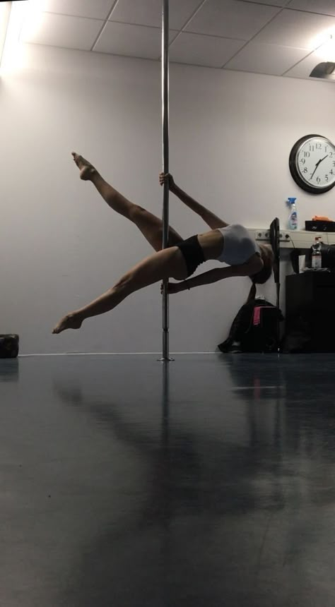 Pole Dance Poses Beginner, Pole Fitness Aesthetic, Exotic Dancer Aesthetic, Pole Photoshoot Poses, Pole Dancer Aesthetic, Pole Dance Poses, Pole Aesthetic, Pole Poses Photo Shoots, Pole Photoshoot