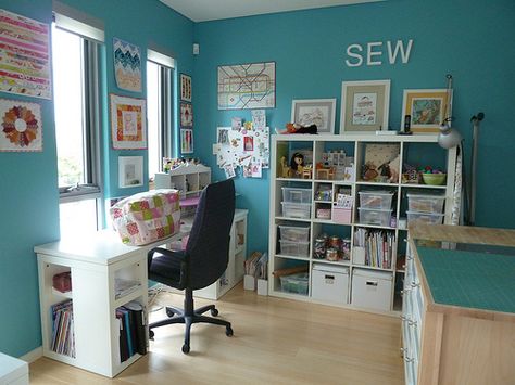 Wrapping Room, Crafting Studio, Dream Workshop, Craftroom Storage, Sewing Room Inspiration, Sewing Spaces, Sewing Room Design, Dream Craft Room, Sewing Room Organization