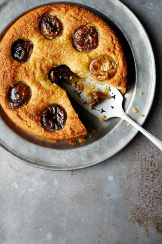 We love a dense, moist almond cake – and this gluten-free, dairy-free almond, honey and fig cake from Felicity Cloake's The A-Z of Eating is all nut, which makes it satisfyingly sweet and squidgy. It’s more of a dessert cake than a teatime slice, with a vaguely southern Mediterranean or Middle Eastern feel to it thanks to the olive oil and dried figs. Serve with thick Greek yoghurt or tangy crème fraiche. Dried Fig, Fig Cake, Flourless Cake, Fig Recipes, Dried Figs, Piece Of Cake, Almond Cakes, Gluten Free Baking, Dairy Free Recipes