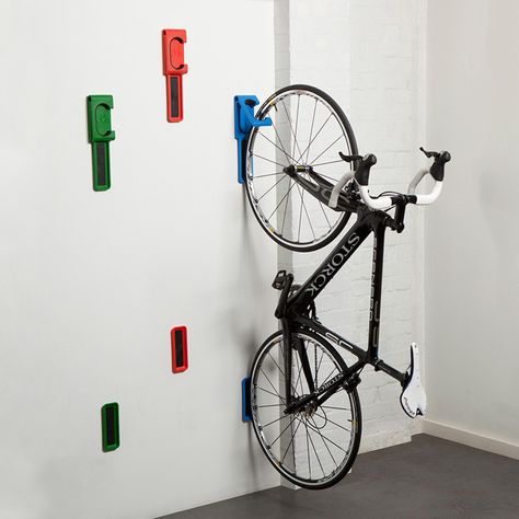 Vertically hangs a wide variety of bicycles on the wall for space-saving indoor storage and then folds flat when not in use. Rack Velo, Hanging Bike Rack, Bicycle Hanger, Garage Velo, Indoor Bike Storage, 3d Tiskárna, Cycle Storage, Bike Storage Garage, Bike Storage Solutions