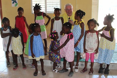 Dresses For Africa, Children In Africa, Pillowcase Dresses, Samaritan's Purse, Operation Christmas, Operation Christmas Child, Dress Tutorials, Pillowcase Dress, African Girl