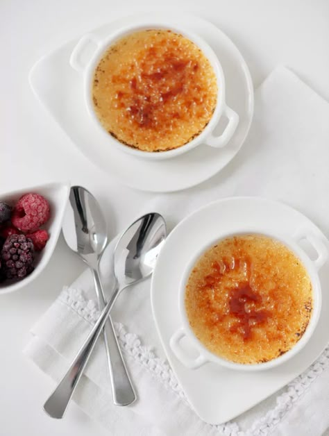 Recette de la crème brûlée de Philippe Etchebest - Marie Claire Creme Dessert, Sweetened Condensed Milk, Flan, Marie Claire, Cooking And Baking, Coco, Food And Drink, Chef, Milk