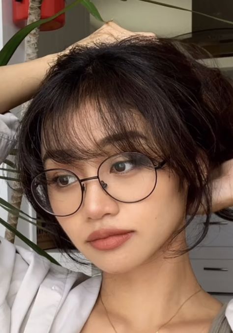 Across The Forehead Bangs, Round Face Fringe, Wispy Bangs Round Face, Medium Hair Ponytail, Bangs And Glasses, Short Hair Round Face, Light Bangs, Glasses For Round Faces, Bangs Ponytail