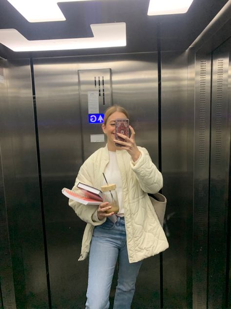 studying inspo | studying motivation | medical student | outfit inspo | exam season | studying in a library | coffee Coffee Study Outfit, Outfits For Exams, Exam Outfit College, Library Study Outfit, Med Student Outfit, Final Exam Outfit, Exam Day Outfit, Studying In A Library, Motivation Medical Student