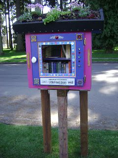 Purple Little Free Library <3 Book Pavers, Little Free Library Plans, Tiny Library, Street Library, Library Plan, Library Website, Library Inspiration, Lending Library, Mini Library