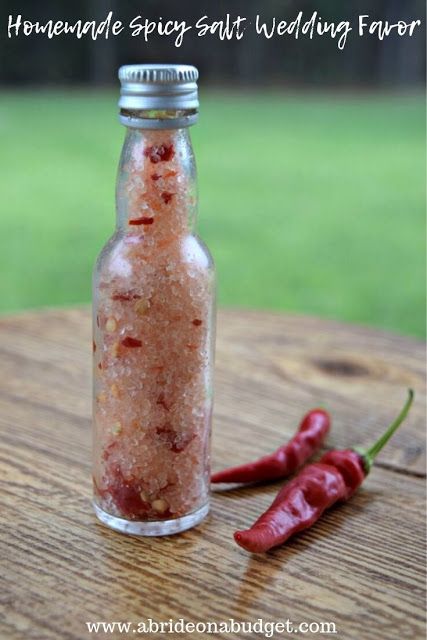 Your wedding guests will LOVE this Homemade Spicy Salt Wedding Favor. You can make it ahead of time too. Get the directions at www.abrideonabudget.com. Infused Salt Recipes, Recipes Gift Ideas, Unique Wedding Ceremony Ideas, Infused Salt, Spicy Salt, Small Glass Containers, Glass Containers With Lids, Salt Recipes, Homemade Wedding Favors