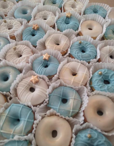 Colorful Snacks, Diy Baby Shower Ideas, Dumbo Cake, Christening Themes, Pastel Frozen, Donut Decorating Ideas, Baby Shower Ideas For Boys, Elegant Cookies, Donut Display