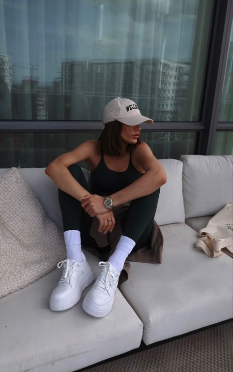 Cap Outfits For Women Summer, Ball Cap Outfits, Cap Outfits For Women, Androgynous Outfits, Cap Outfit, Travel Stamp, Minimalist Fashion Women, Uni Outfits, Athleisure Fashion