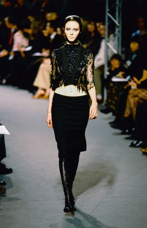 Balenciaga Spring 1998 Ready-to-Wear Collection Photos - Vogue 90s High Fashion, Balenciaga Runway, Balenciaga Spring, Runway Fashion Couture, Vintage Runway, Fashion Couture, Original Fashion, Summer Outfit Inspiration, Runway Looks