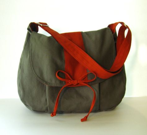 Feel free to suggest to us any changes you would like to make to our design.  This everyday bag is made from cotton canvas, sturdy and durable material. It is roomy and big enough to hold your laptop (up to 15"), books, ipad, scarf and everyday essentials . It's a color that goes with everything. Interior : Burnt orange canvas 1 big zippered pocket 1 opened pocket 1 pen slip 1 swivel clip Exterior : Grey cotton canvas 1 open front pocket I make each bag individually by hand with lots of care, so Messenger Bag School, Handbag School, Laptop Purse, Bag School, Canvas Messenger Bag, Fashion Business, New Energy, Mode Inspo, Everyday Bag