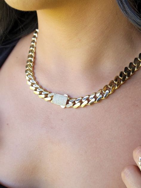 Monaco Jewellery, Chains Aesthetic, Xoxo Jewelry, Thick Gold Chain, Gold Cuban Link Chain, Modern Gold Jewelry, Black Mermaid, Gold Pendant Jewelry, Jewelry Accessories Ideas