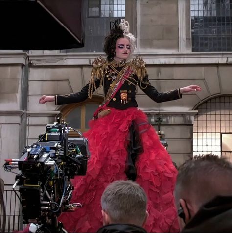 Cruella Behind The Scenes, Actor Life, Nyc 2023, Emily Stone, Cruella Costume, Whatsapp Stickers, Costume Disney, The Queen Is Dead, Heart Emoji