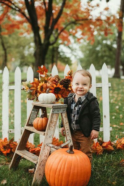 Fall Mini Shoot, Fall Photo Booth, Fall Baby Photos, Fall Baby Pictures, Autumn Pictures, Fall Backdrops, Photo Halloween, Mini Photo Sessions, Pictures Outside