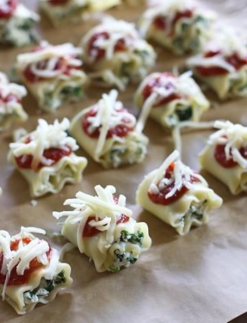 Mini Lasagna Roll Ups Appetizer... time I stepped up my appetizers LOL. These are super simple to make but look so elegant! Lasagna Spinach, Mini Lasagna, Spinach Lasagna Rolls, Porch Party, Lasagna Roll Ups, Lasagna Rollups, Lasagna Roll, Mini Rolls, Lasagna Rolls