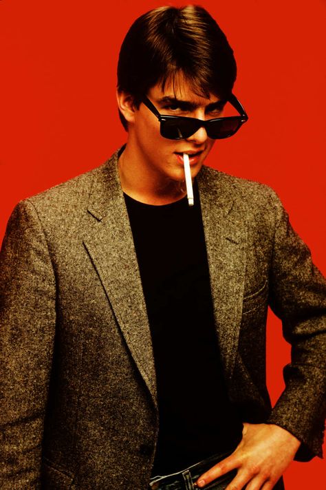 Risky Business Tom Cruise, Tom Cruise Risky Business, Wayfarer Men, Iconic Sunglasses, Shutter Shades, 80s Sunglasses, 80s Men, Heart Shaped Glasses, Risky Business