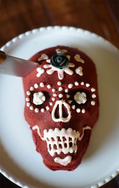 Create your own red velvet Dia de los Muertos cake! This is a fun Halloween treat for kids & adults. Skull Cakes, Cake Background, Postres Halloween, Vegan Wedding Cake, Skull Cake, Vegan Wedding, Cupcakes And Cashmere, Halloween Desserts, Fun Cupcakes