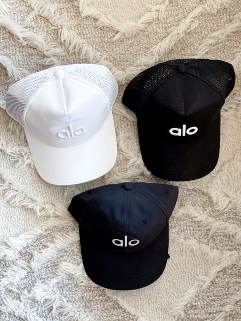 Neutral Athleisure Hat - Alo Yoga Alo Trucker Hat, Alo Hats, Alo Hat Outfits, Alo Hat, Alo Yoga Outfit, Trucker Hat Outfit, Athleisure Accessories, Judith Leiber Bags, Activewear Trends