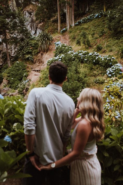 azores hydrogenas background with couple holding hands Azores Wedding, Portugal Wedding, Documentary Photographers, Life Moments, Wedding Couple, Engagement Shoot, Engagement Photoshoot, Engagement Shoots, Wedding Couples